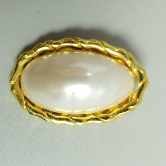 Vintage Faux Pearl and Gold Tone Oval Scarf Clip, 1 1/2 Inches Long, Retro - Picture 7 of 7
